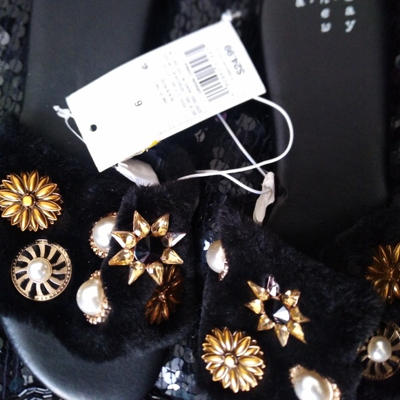 A new day decorated fun sandals - Picture 1 of 2